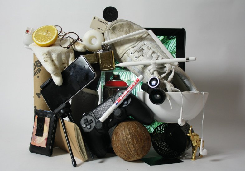 Random clutter - Balls of string. headphones, a shoe, a lemon half ...